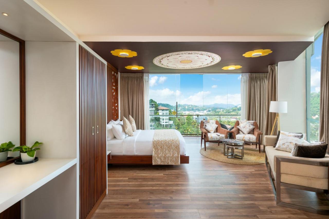 Grand Serendib Hotel Kandy Exterior photo A suite at the hotel