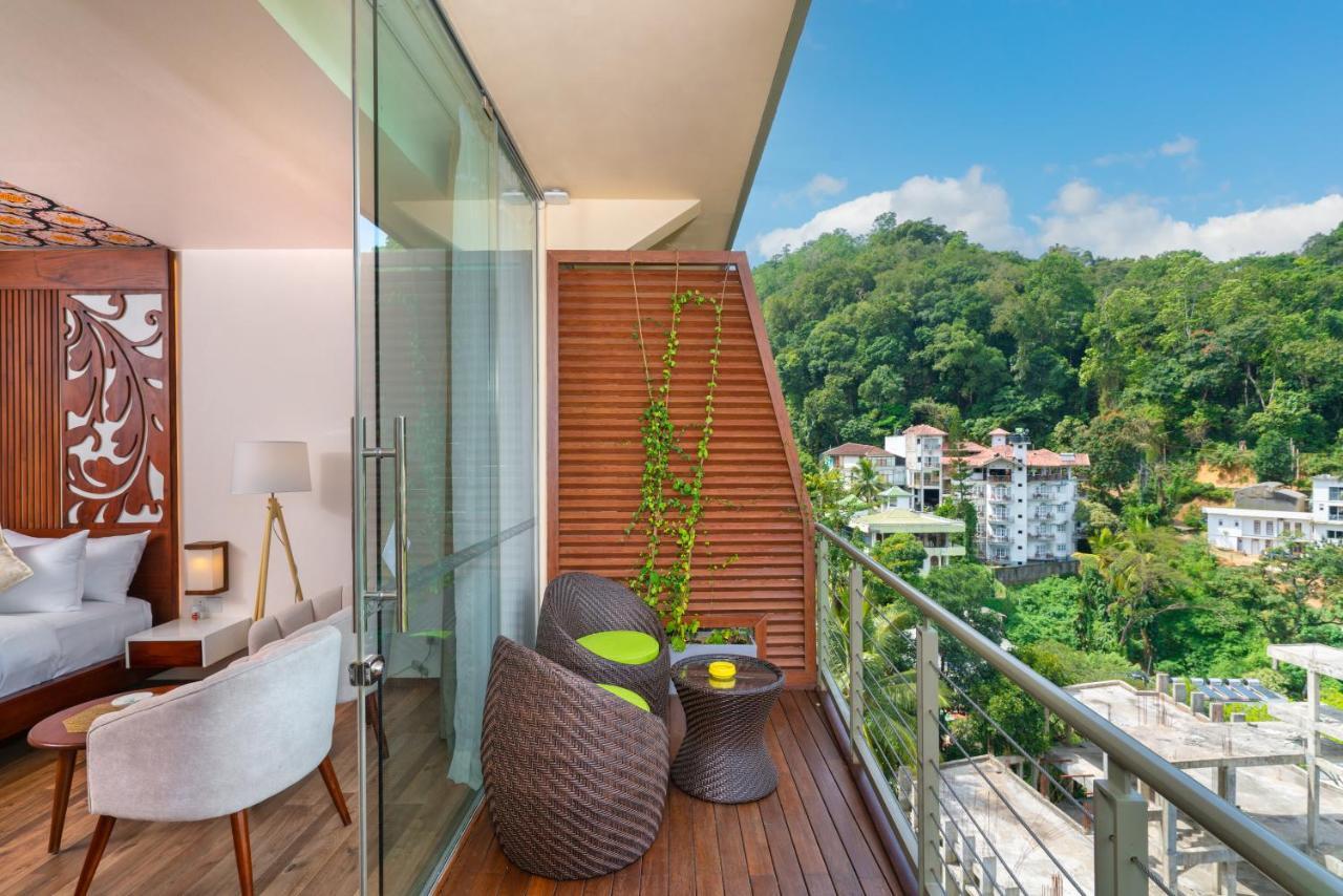 Grand Serendib Hotel Kandy Exterior photo A balcony