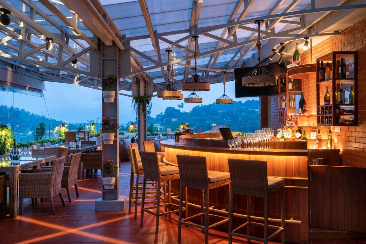 Grand Serendib Hotel Kandy Exterior photo Sky Bar