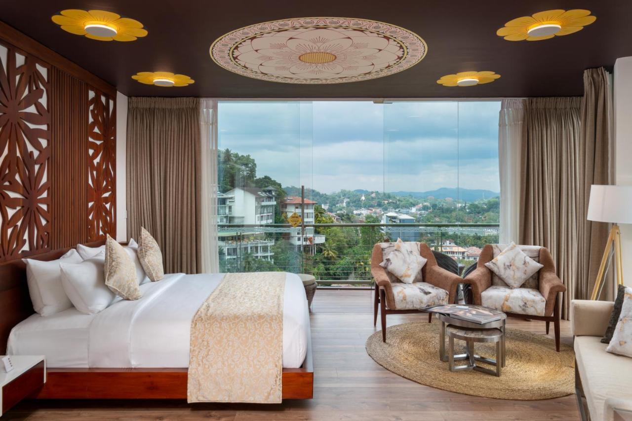 Grand Serendib Hotel Kandy Exterior photo Deluxe Suite