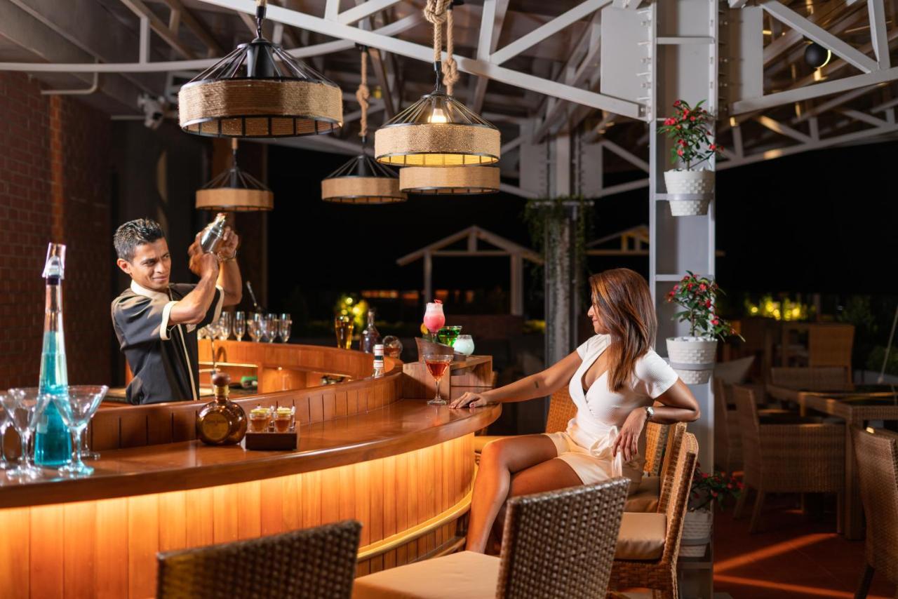 Grand Serendib Hotel Kandy Exterior photo The bar at the Sky Bar