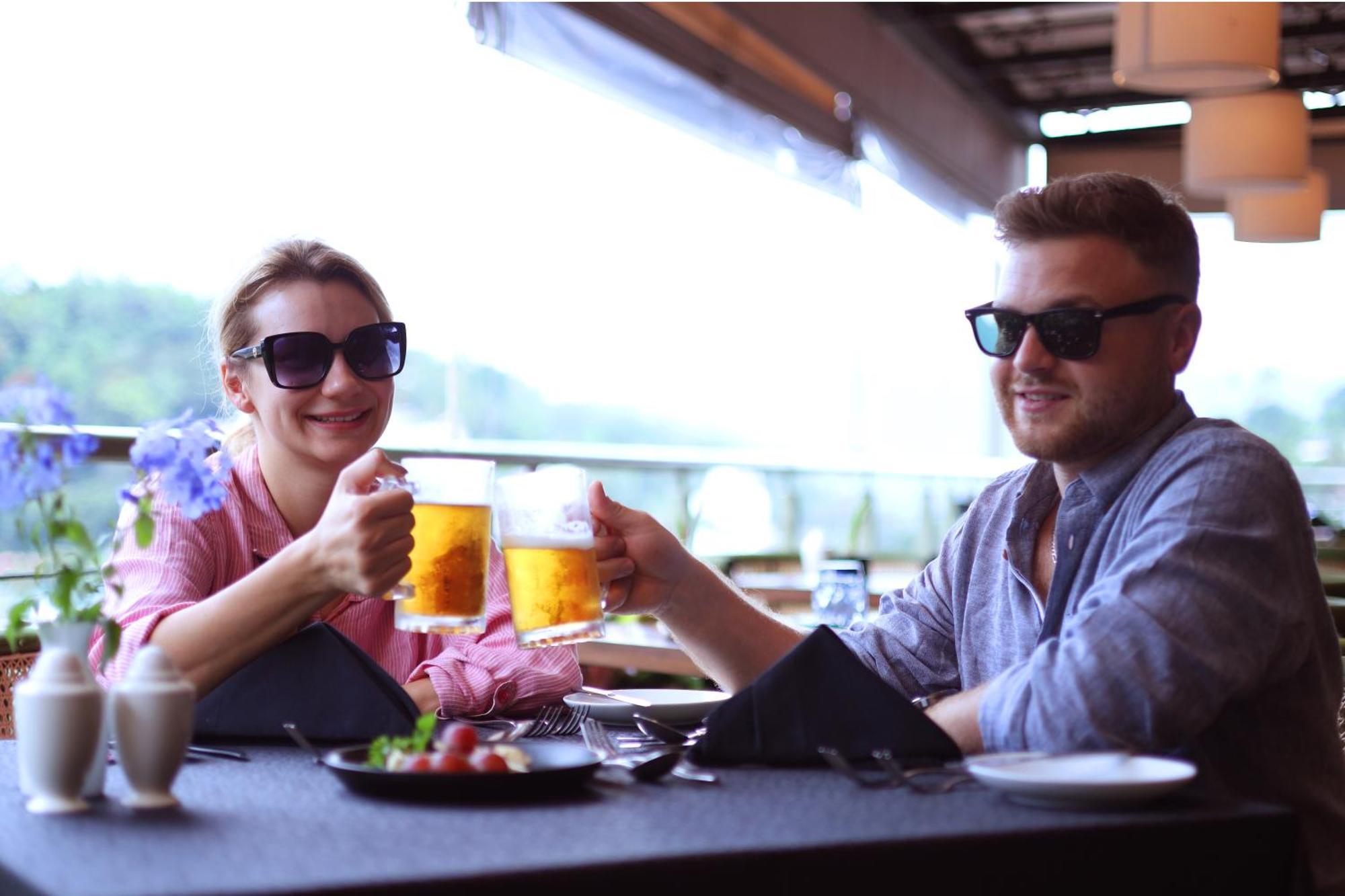 Grand Serendib Hotel Kandy Exterior photo A couple drinking beer
