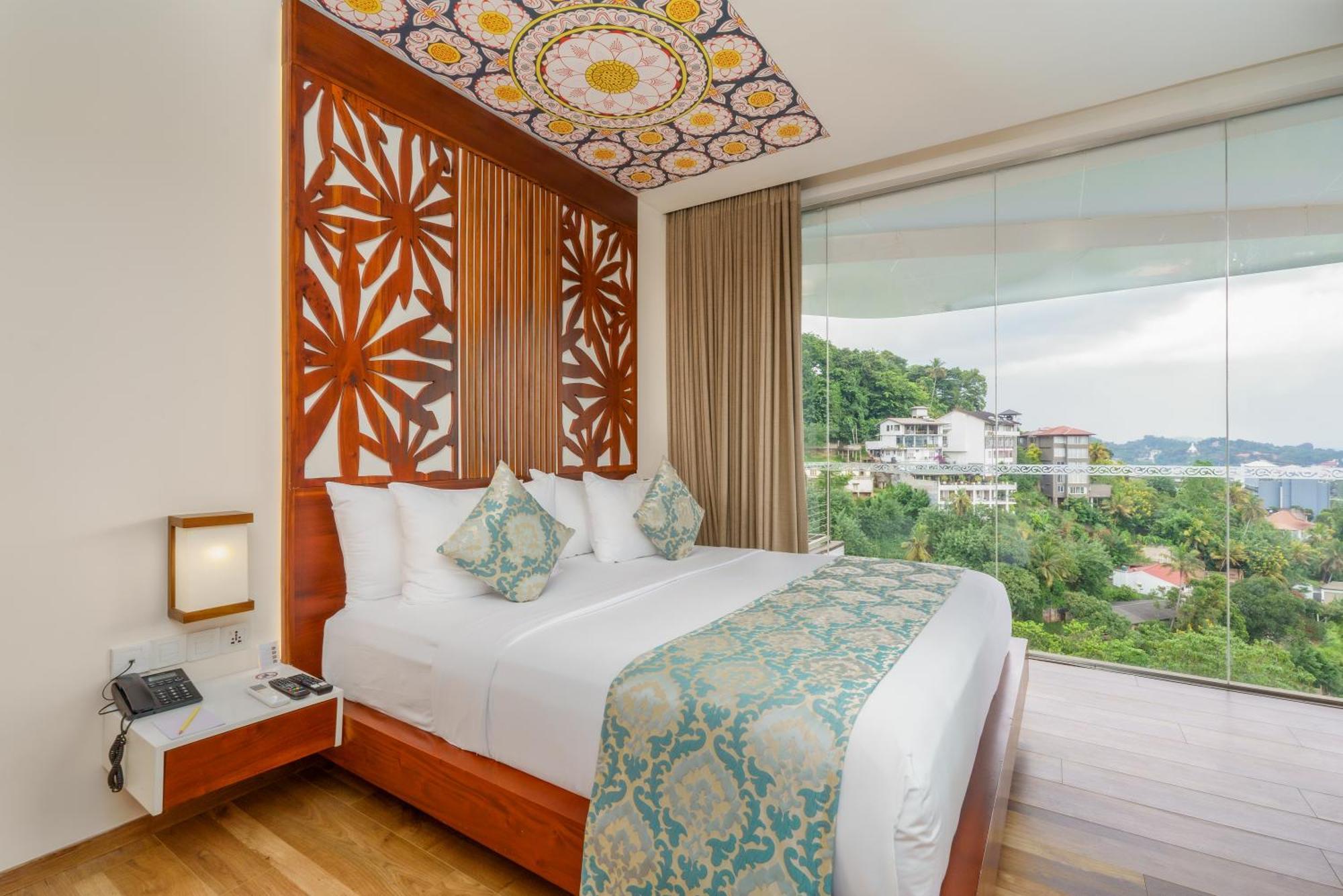 Grand Serendib Hotel Kandy Exterior photo Deluxe Ocean View