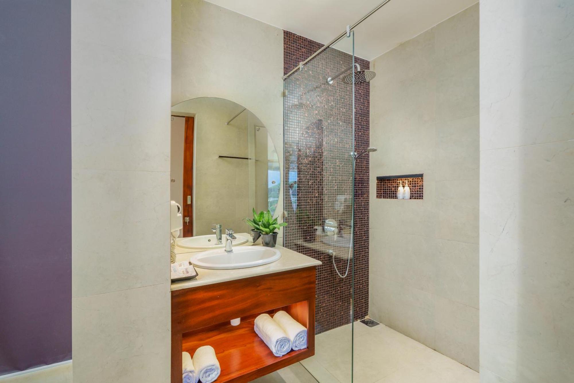 Grand Serendib Hotel Kandy Exterior photo A shower enclosure